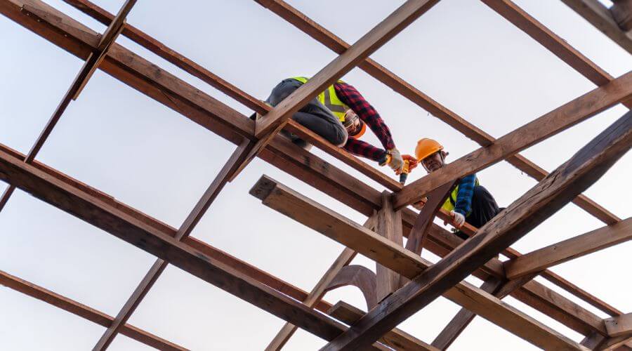 Expert Emergency Roof Repairs services in Vallonia, IN